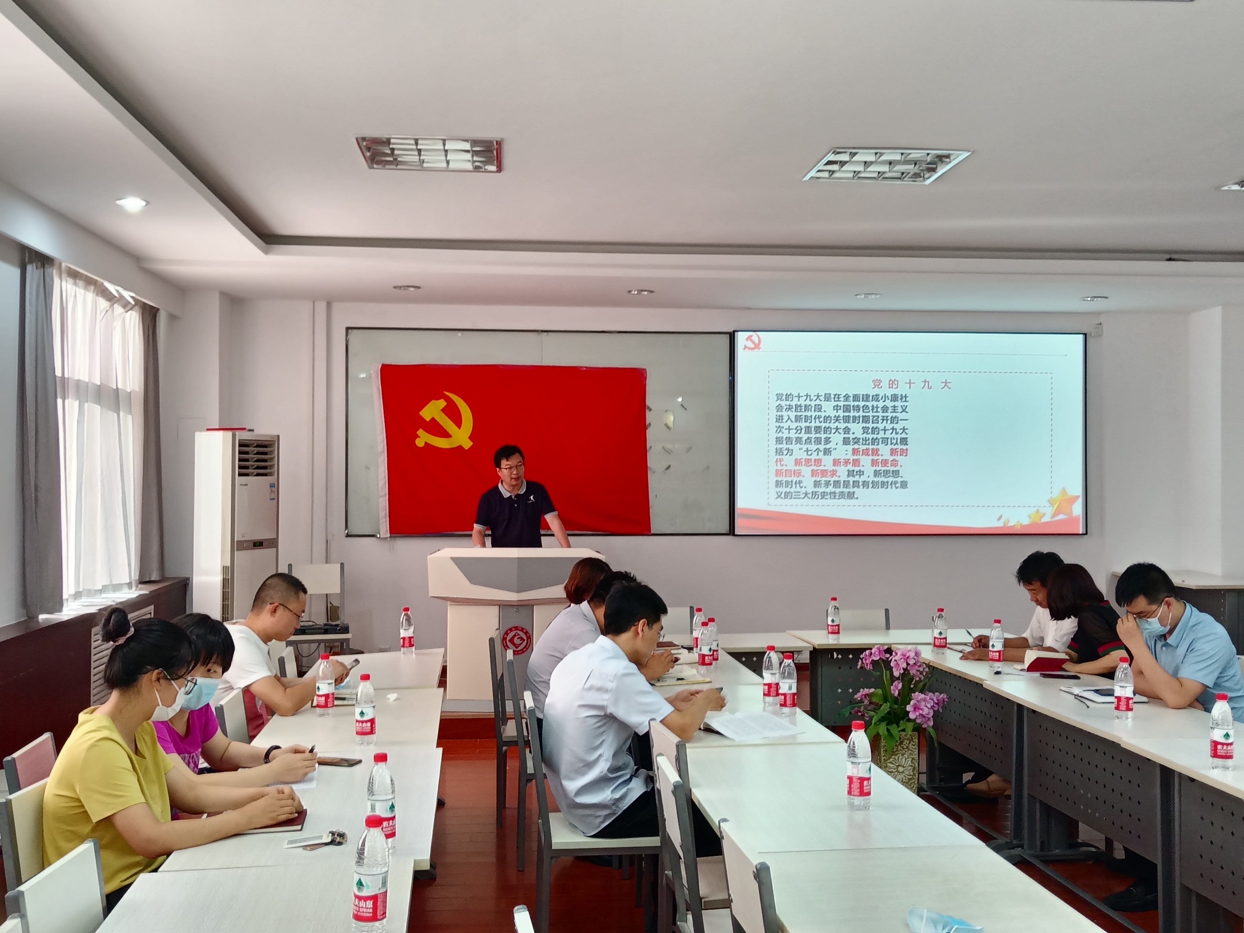 化学化工学院举行“铭党恩,强党性” 迎七一支部书记讲党课活动 化学化工学院举行“铭党恩,强党性” 迎七一支部书记讲党课活动